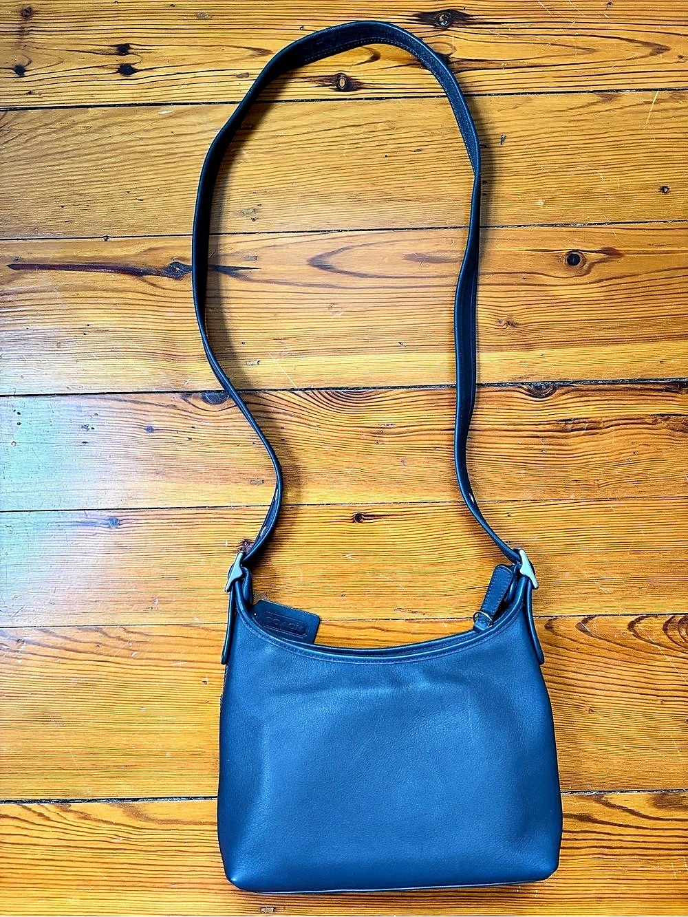 Coach vintage zip shoulder bag in navy blue